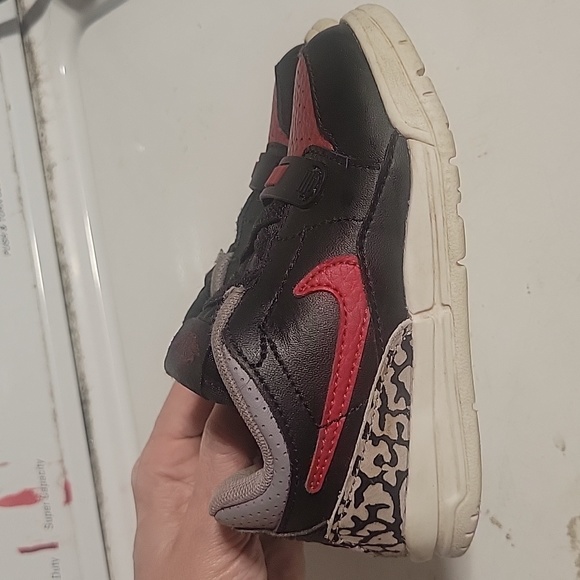 toddler Jordans size 7 - Picture 3 of 5